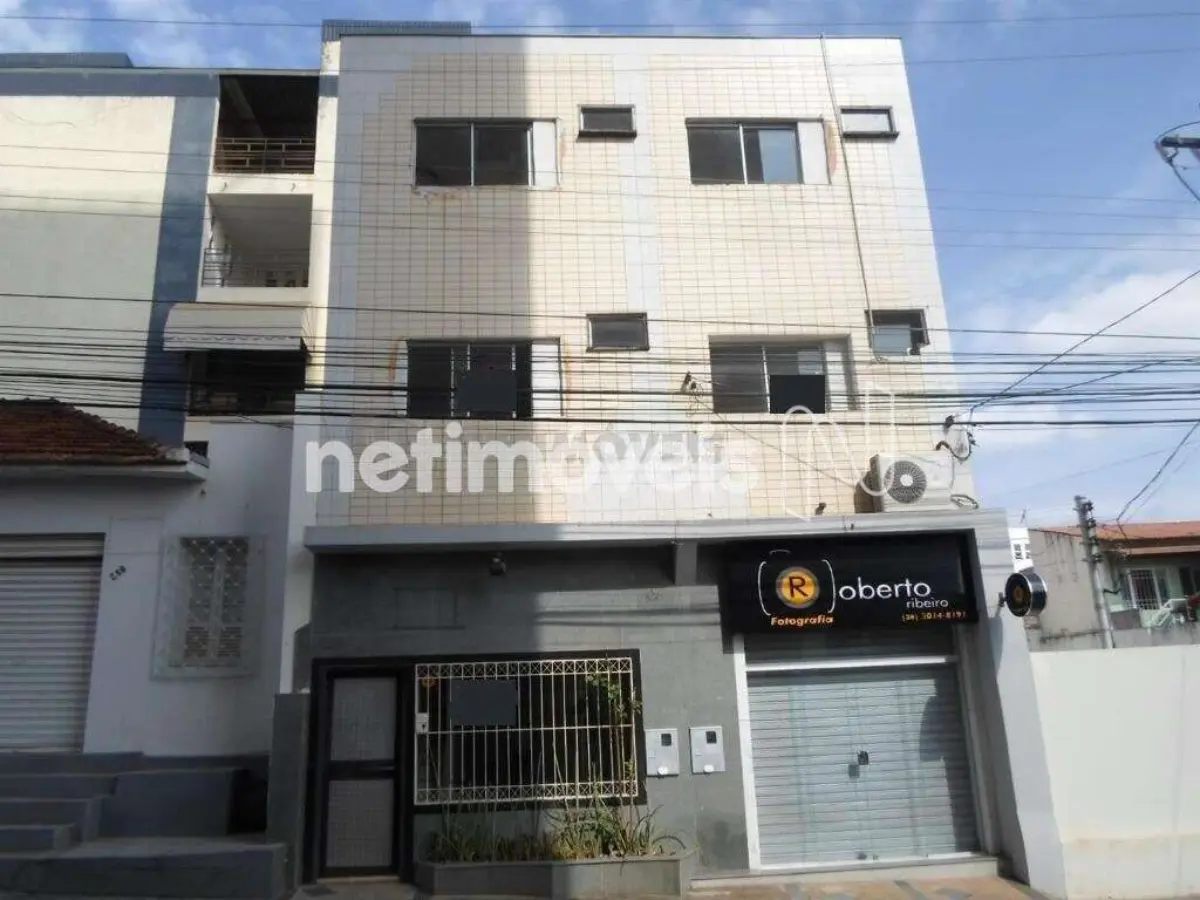 Prédio para Venda no bairro Centro em Montes Claros