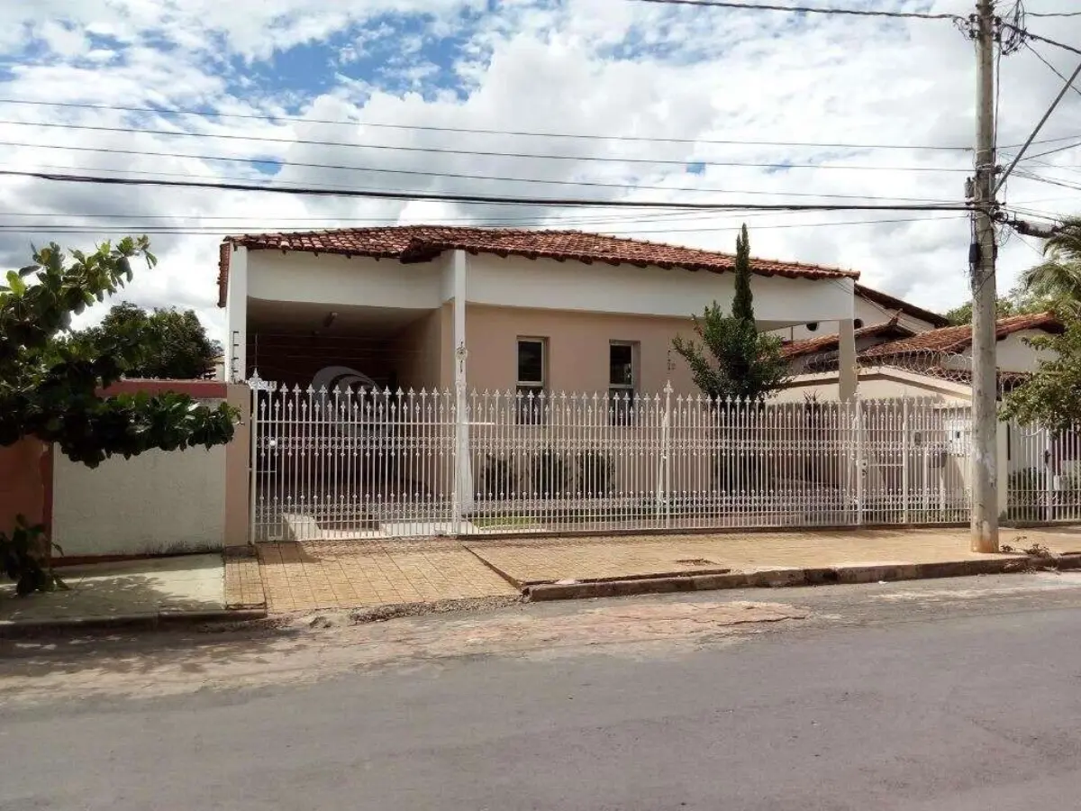 Casa para Venda com 4 quartos no bairro Jardim São Luiz