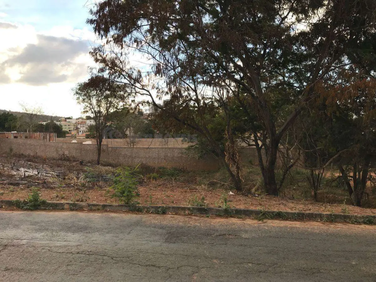 Lote para Venda com área de 912 m² no bairro Ibituruna