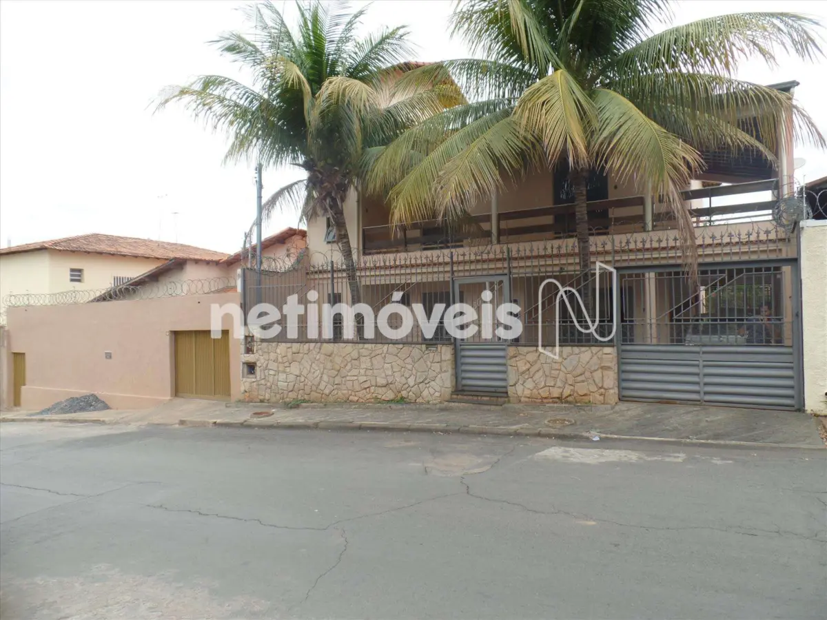 828799_29 Casa para Venda com 5 quartos no bairro Centro