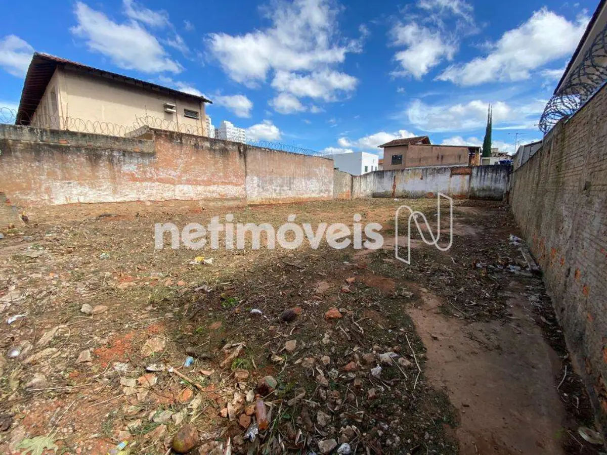 Lote para Venda com área de 386.44 m² no bairro Melo