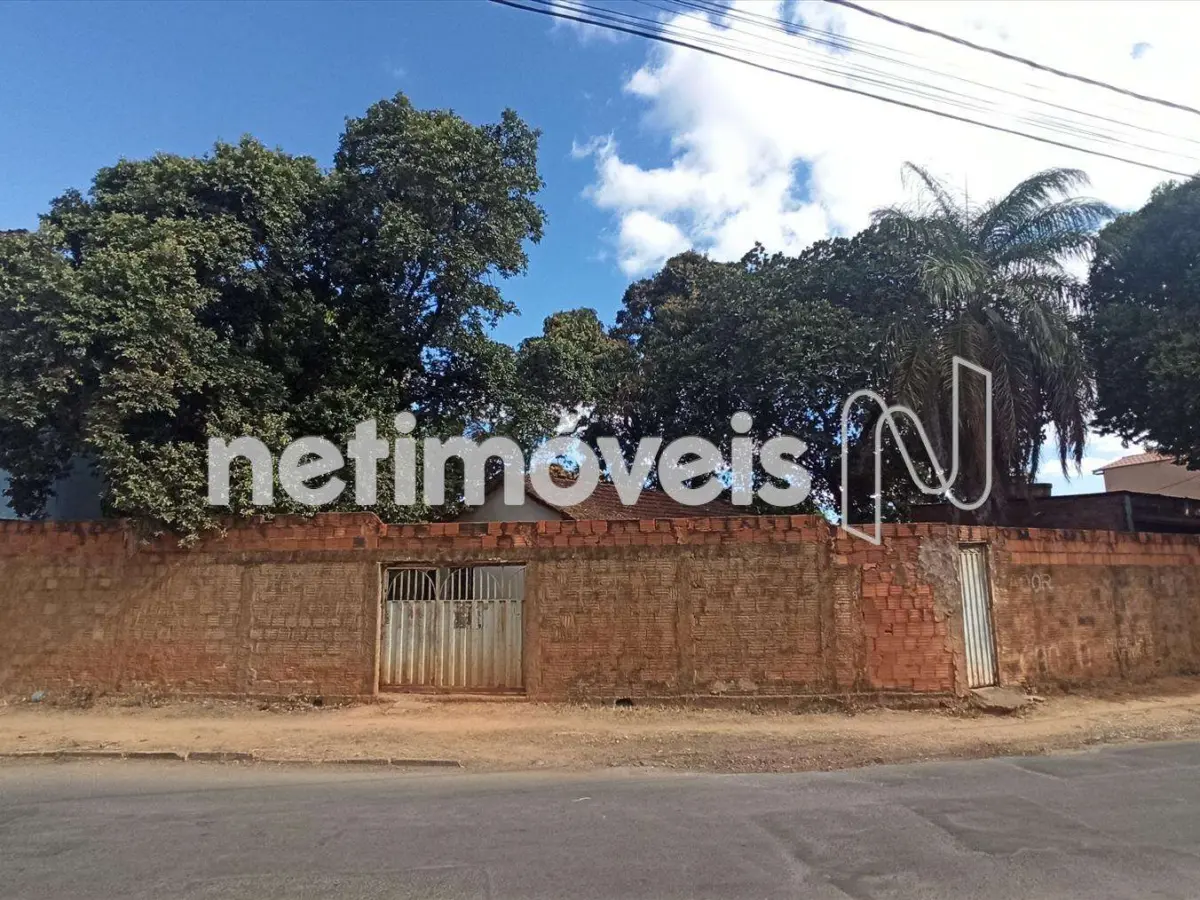 Lote para Venda com área de 372.74 m² no bairro Santa Laura
