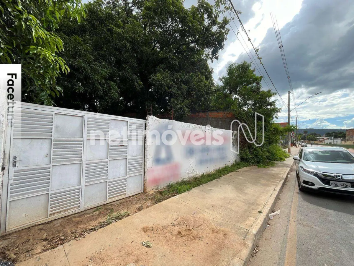 Lote para Venda com área de 375.5 m² no bairro Sagrada Família