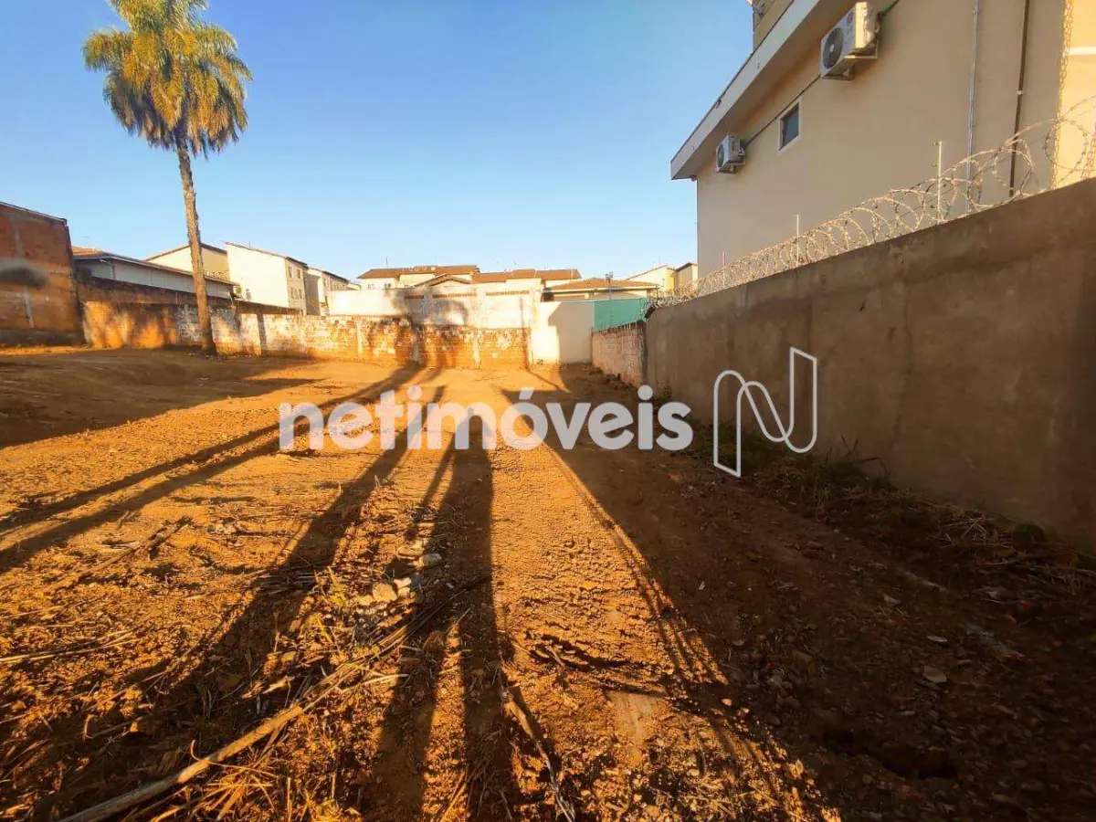 Lote para Venda com área de 737 m² no bairro Canelas I