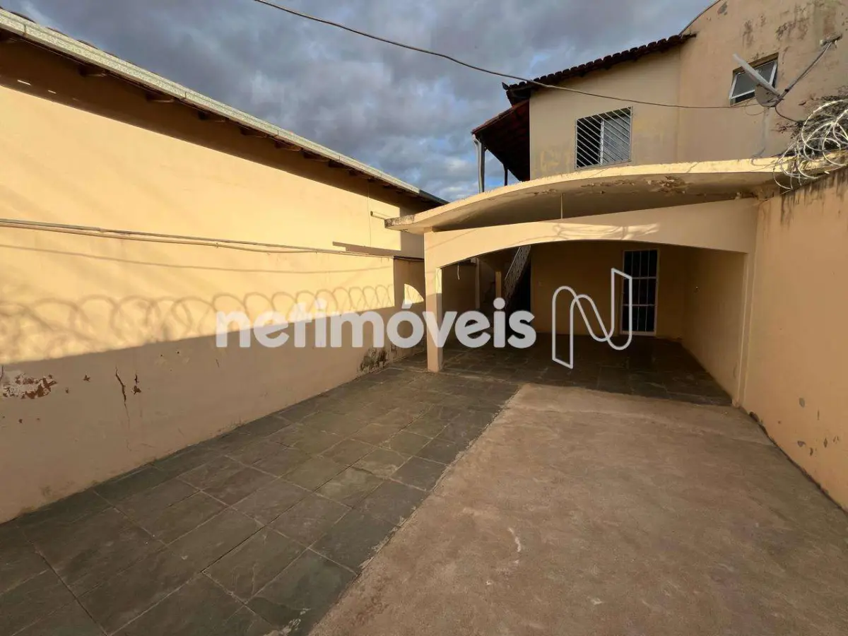 1048144_0 Casa para Venda com 6 quartos no bairro Cândida Câmara