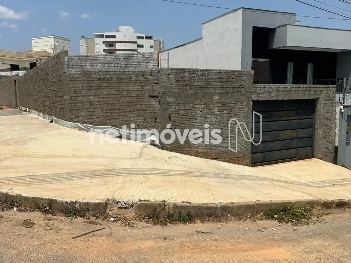 1057048_0 Lote para Venda com área de 240.08 m² no bairro Ibituruna