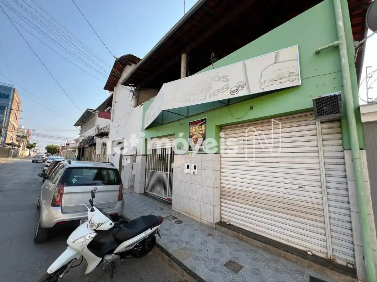 Ponto Comercial para Venda de área principal de 128.32 m² no bairro Cândida Câmara