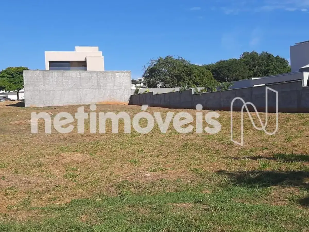 Lote para Venda com área de 794 m² no bairro Gran Royalle Pirâmide