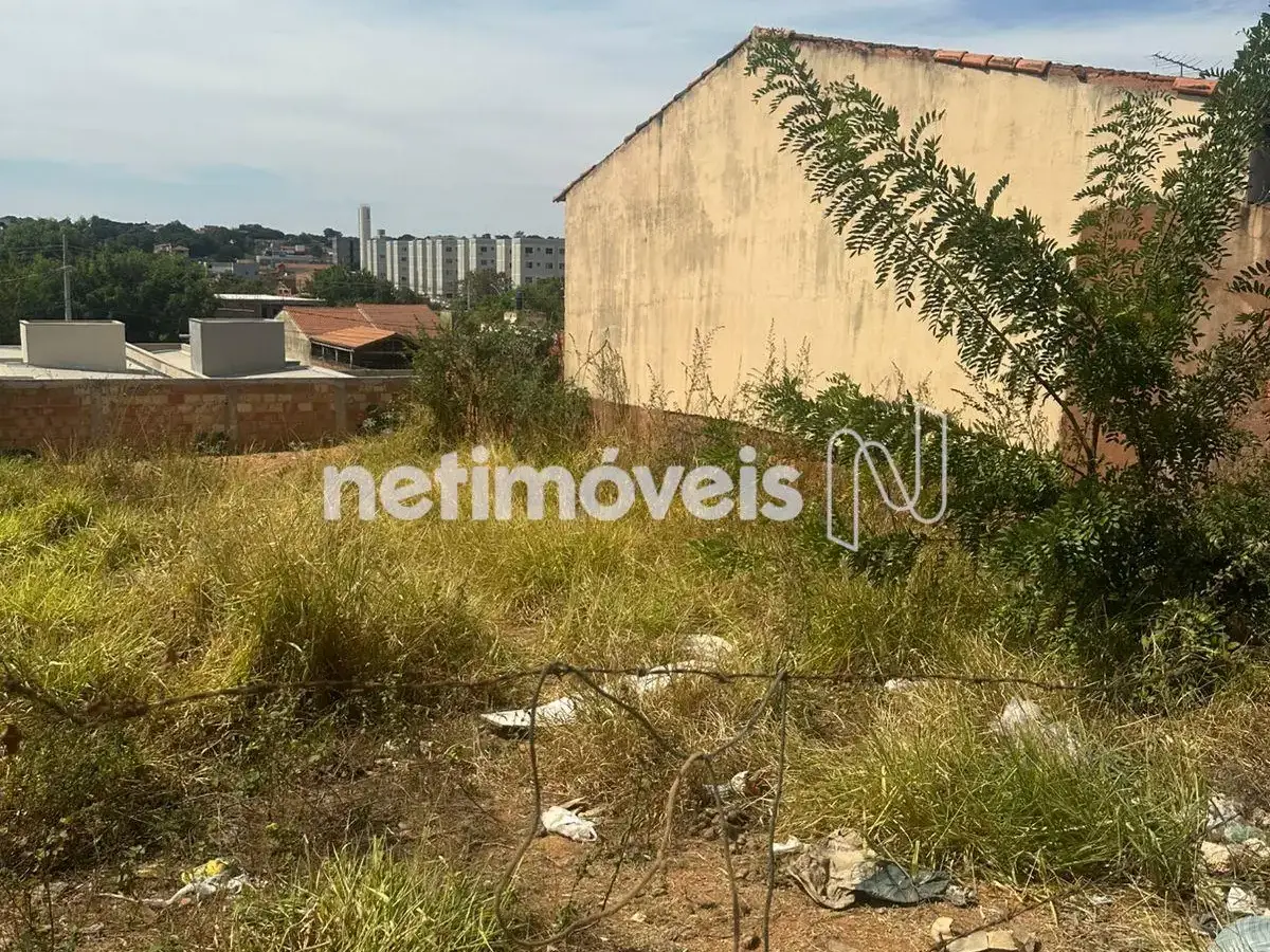 Lote para Venda com área de 250 m² no bairro Vila Campos