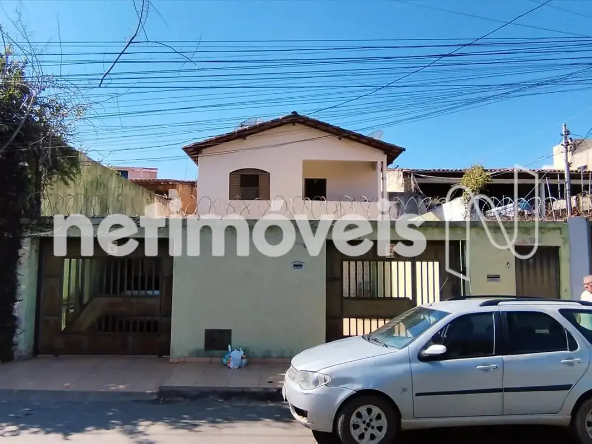 Casa para Venda com 6 quartos no bairro Cidade Santa Maria