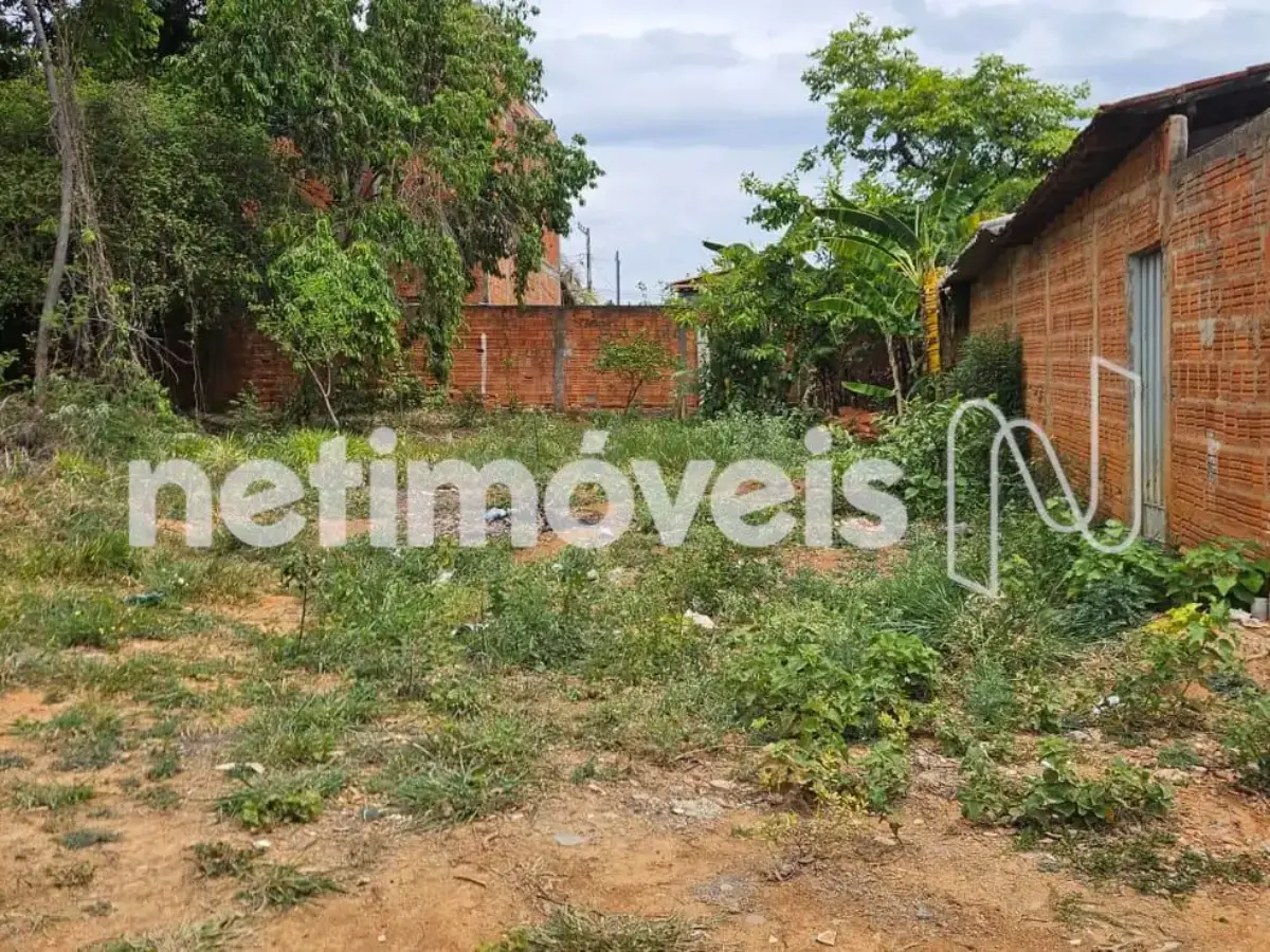 Lote para Venda com área de 240 m² no bairro Monte Carmelo