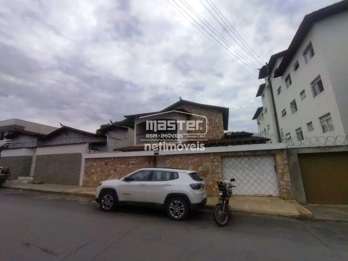 Casa para Locação com 5 quartos no bairro Cândida Câmara