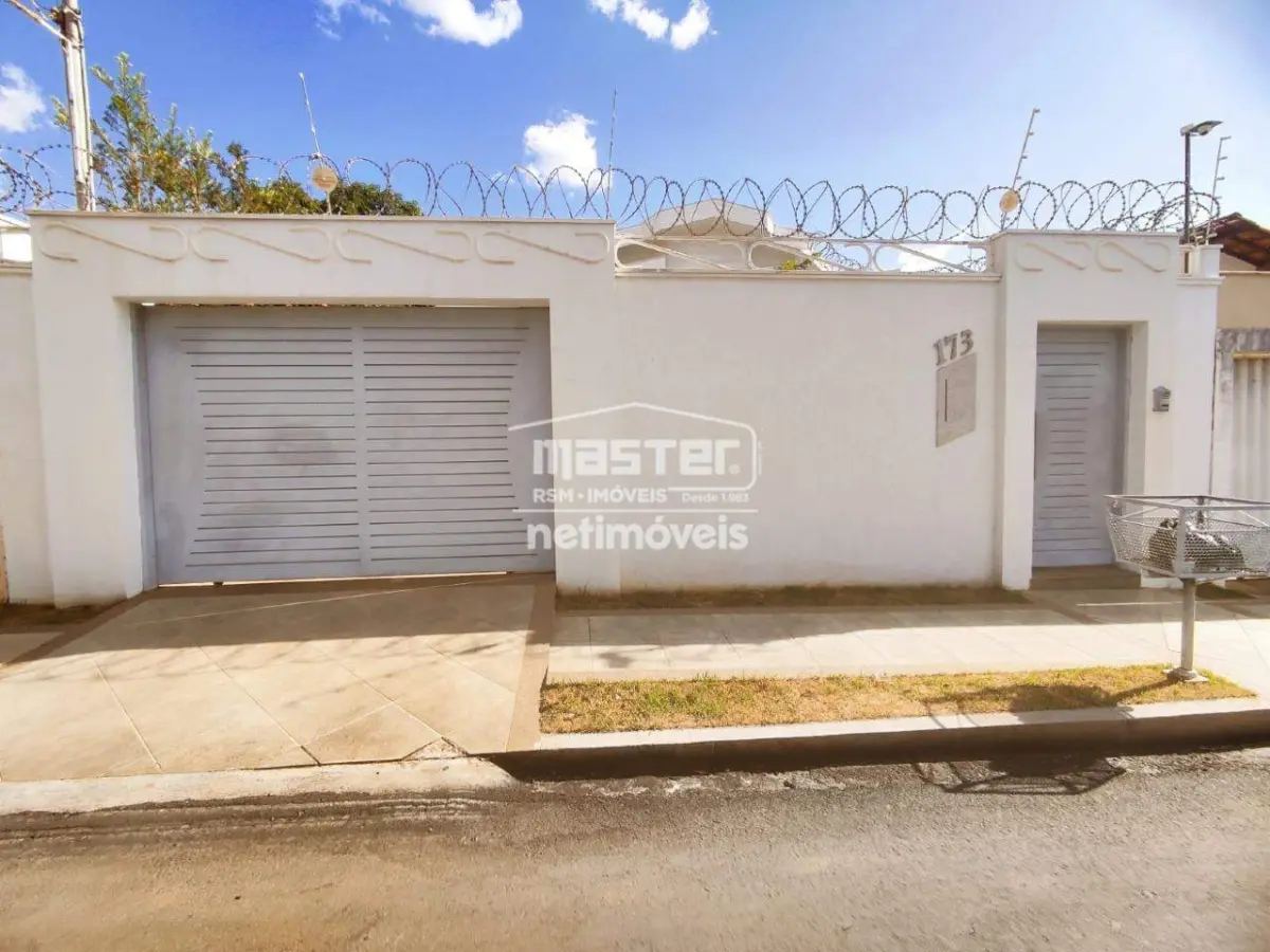Casa para Locação com 3 quartos no bairro Melo