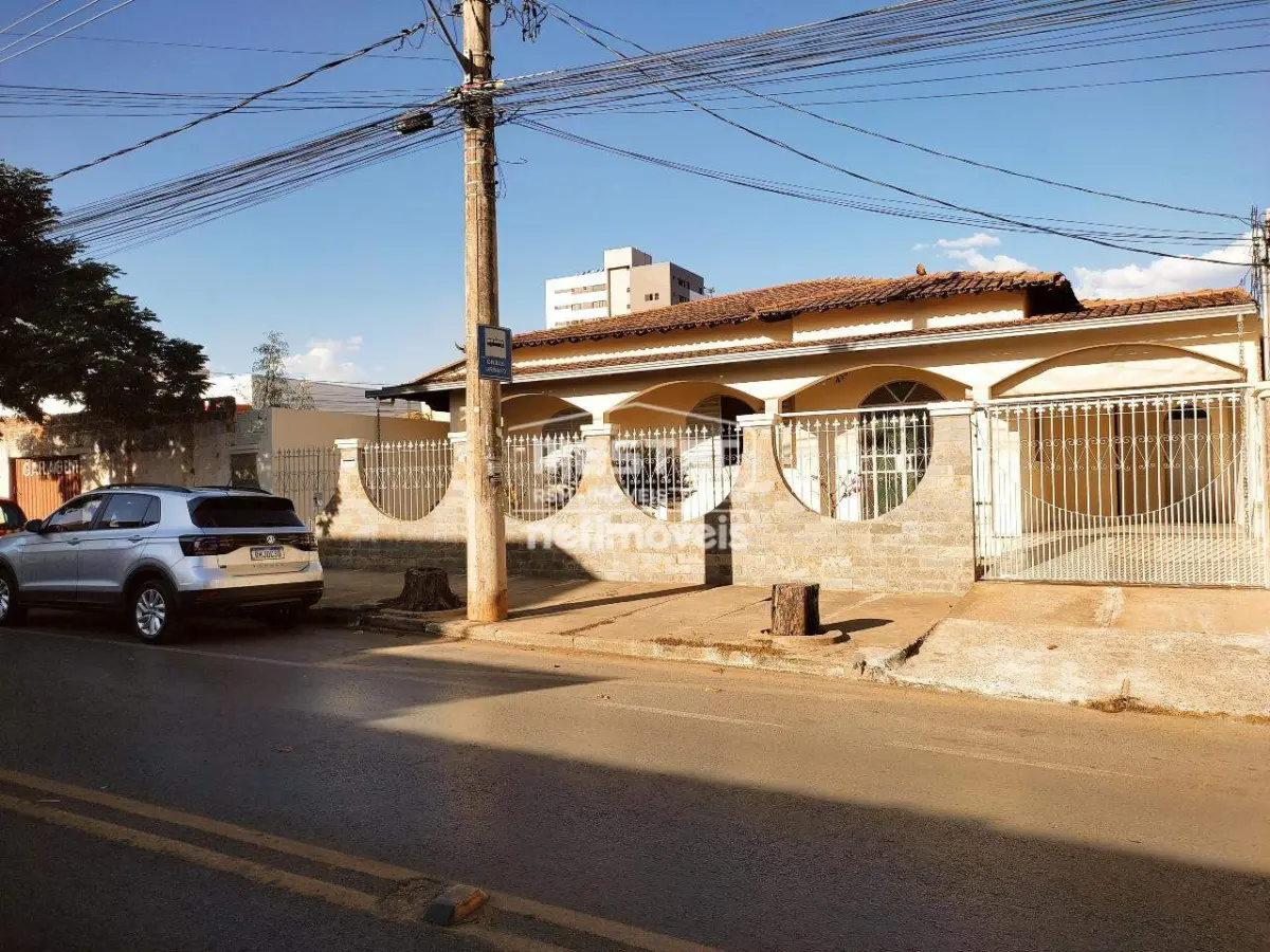 Casa para Locação com 3 quartos no bairro Funcionários