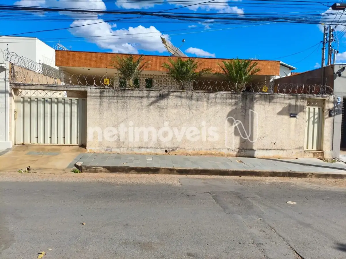 Casa para Venda com 5 quartos no bairro Cândida Câmara