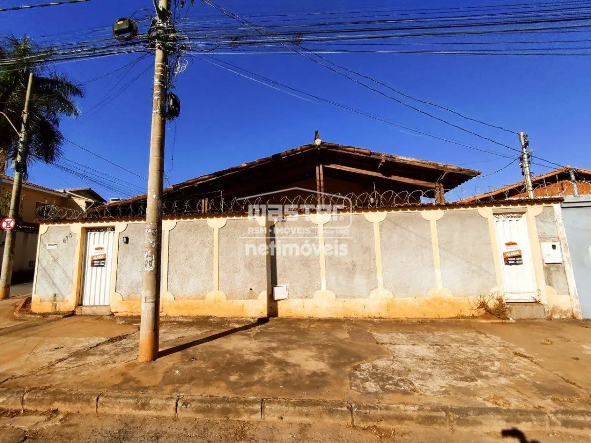 Casa para Locação com 3 quartos no bairro Cândida Câmara