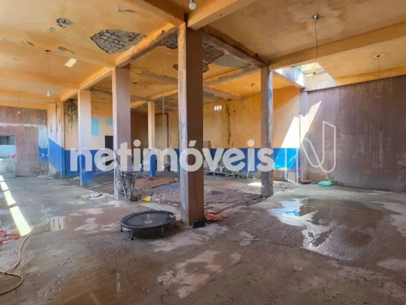 Ponto Comercial para Venda de área principal de 384 m² no bairro Canelas