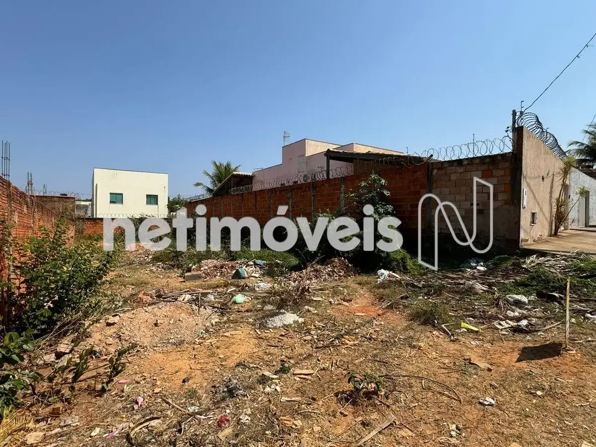 Lote para Venda com área de 331.28 m² no bairro Santa Laura