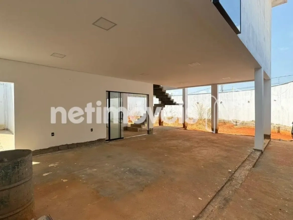 Casa para Venda com 4 quartos no bairro Residencial Sul Jacarandás