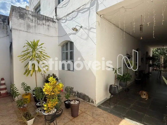 Casa para Venda com 7 quartos no bairro Cândida Câmara