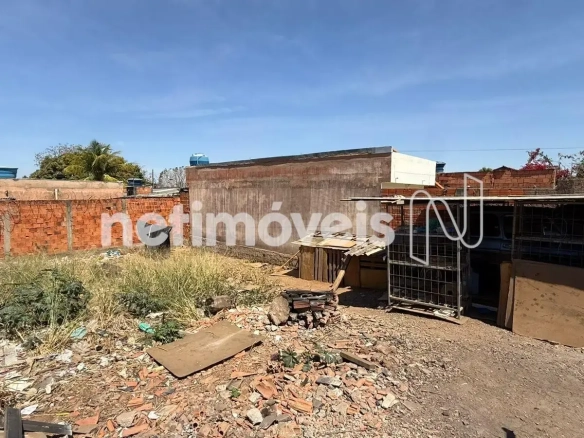 Lote para Venda com área de 200 m² no bairro Universitário