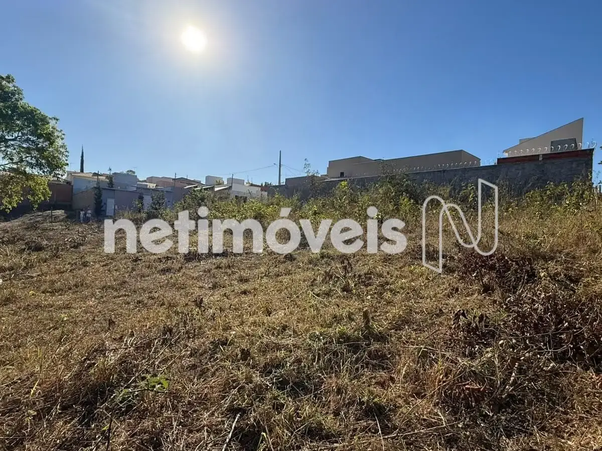Lote para Venda com área de 366 m² no bairro Chácaras Paraíso