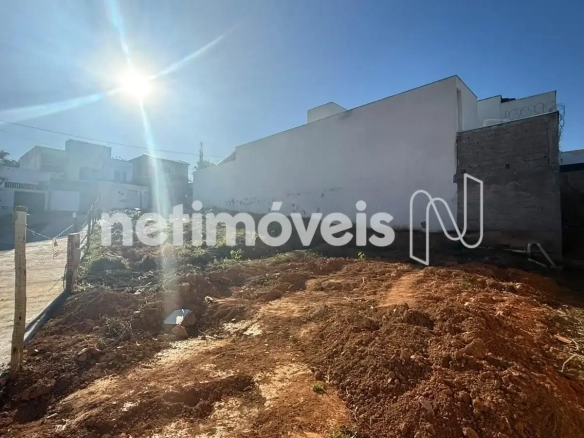 Lote para Venda com área de 296 m² no bairro Chácaras Paraíso
