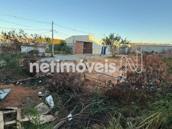 Lote para Venda com área de 240 m² no bairro Monte Carmelo