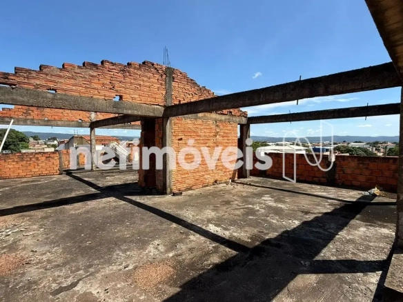 Casa para Venda com 4 quartos no bairro Monte Carmelo