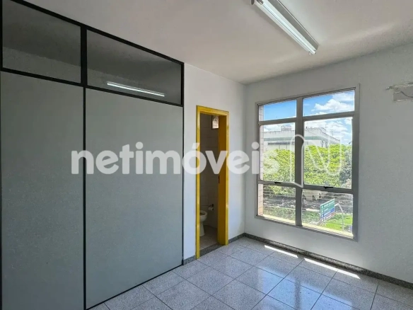 Sala para Venda de área principal de 30 m² no bairro Santo Expedito
