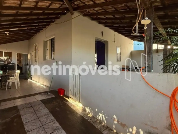 Casa para Venda com 8 quartos no bairro Vila Guilhermina