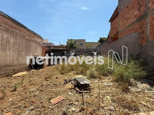 Lote para Venda com área de 200 m² no bairro Universitário