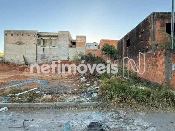 Lote para Venda com área de 240 m² no bairro Monte Carmelo