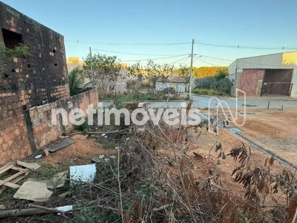 Lote para Venda com área de 240 m² no bairro Monte Carmelo