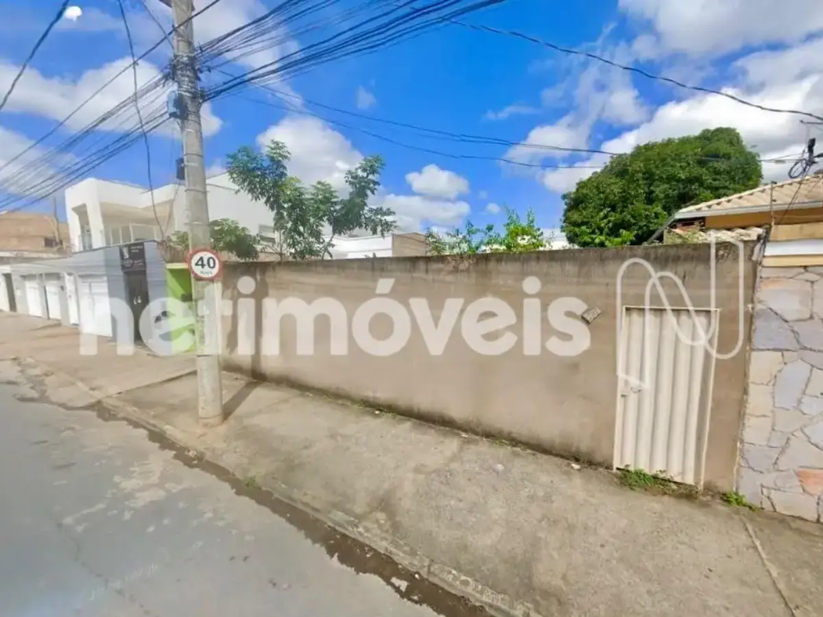 Lote para Venda com área de 300 m² no bairro Maracanã